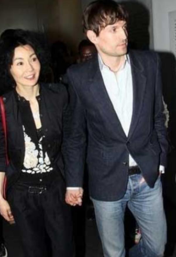 56岁张曼玉旧照,张曼玉50岁后写真