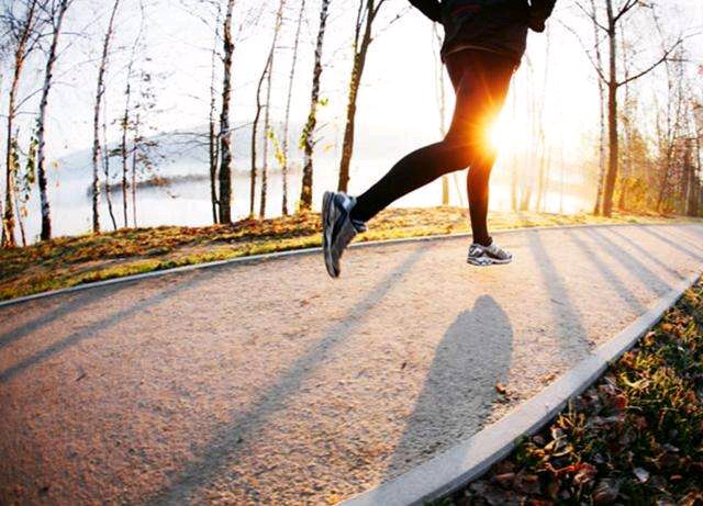 体内湿气重要抓住秋天祛湿黄金期,湿气重吃什么排湿最快秋天