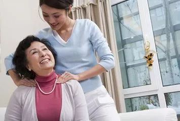 50岁的女人更年期怎样度过,50岁女人到了更年期怎么办