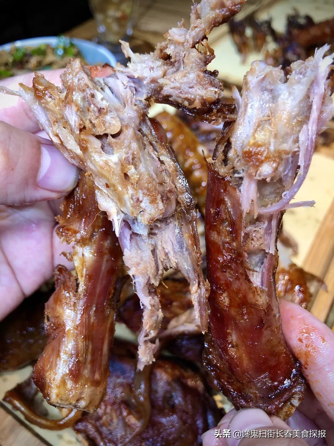 二道老厂区奇店。鹅的一切,全都炭火烤。烤鹅脖大锤抡