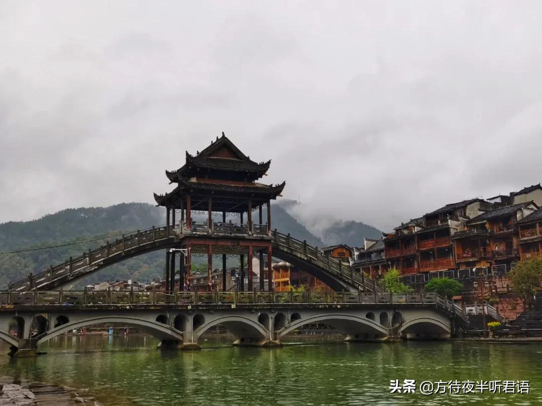 凤凰古城边城沈从文,凤凰古城沈从文边城