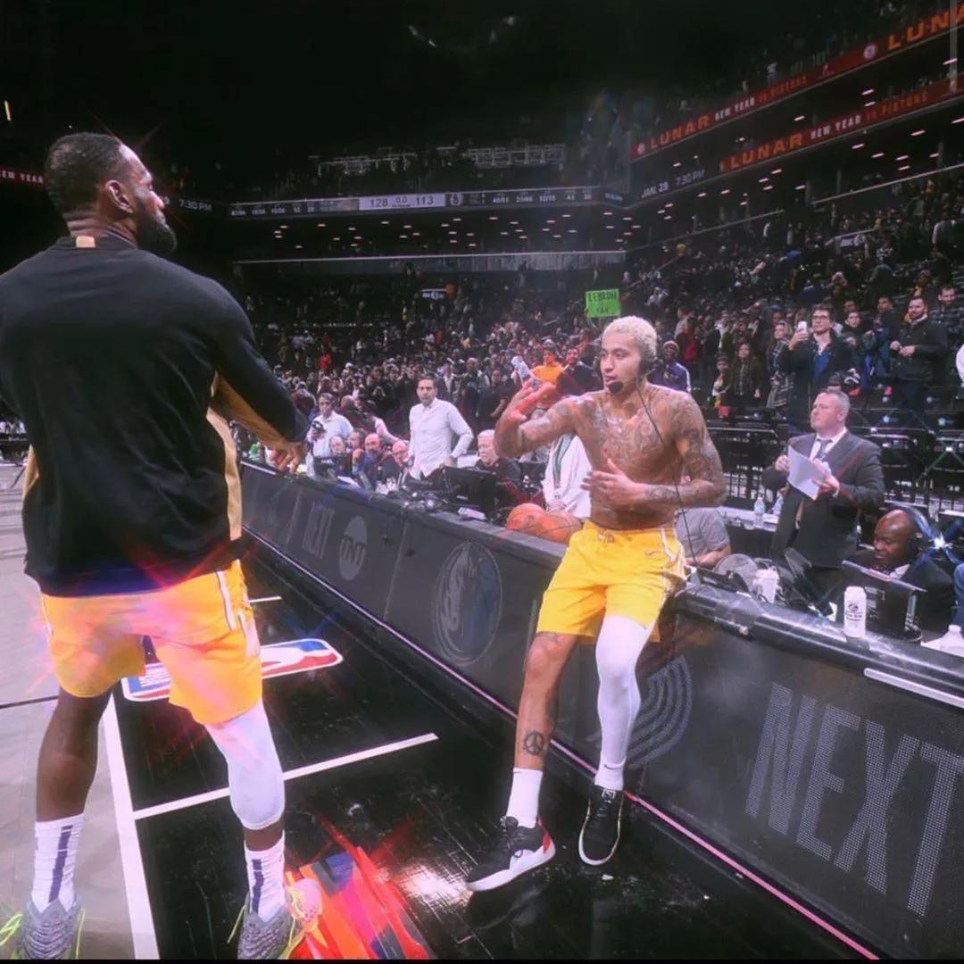 吹水鸭先知|羡慕有个玩鞋的姐姐,因为她会送适合的鞋给我