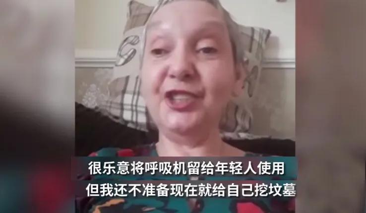 临死前求助智能音箱的老人，还在被这些年轻人诅咒