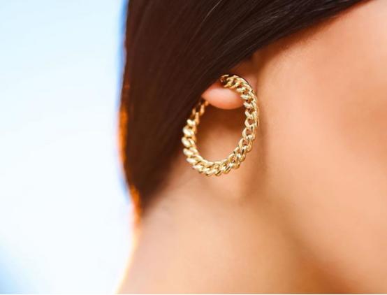 黄金饰品可以和什么饰品搭配,黄金饰品搭配技巧和方法图片