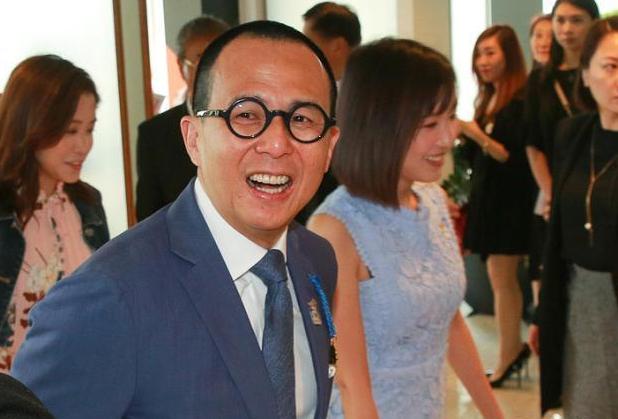 刘碧丽罕见晒近照,刘碧丽5年拼4胎顺产还是剖腹产