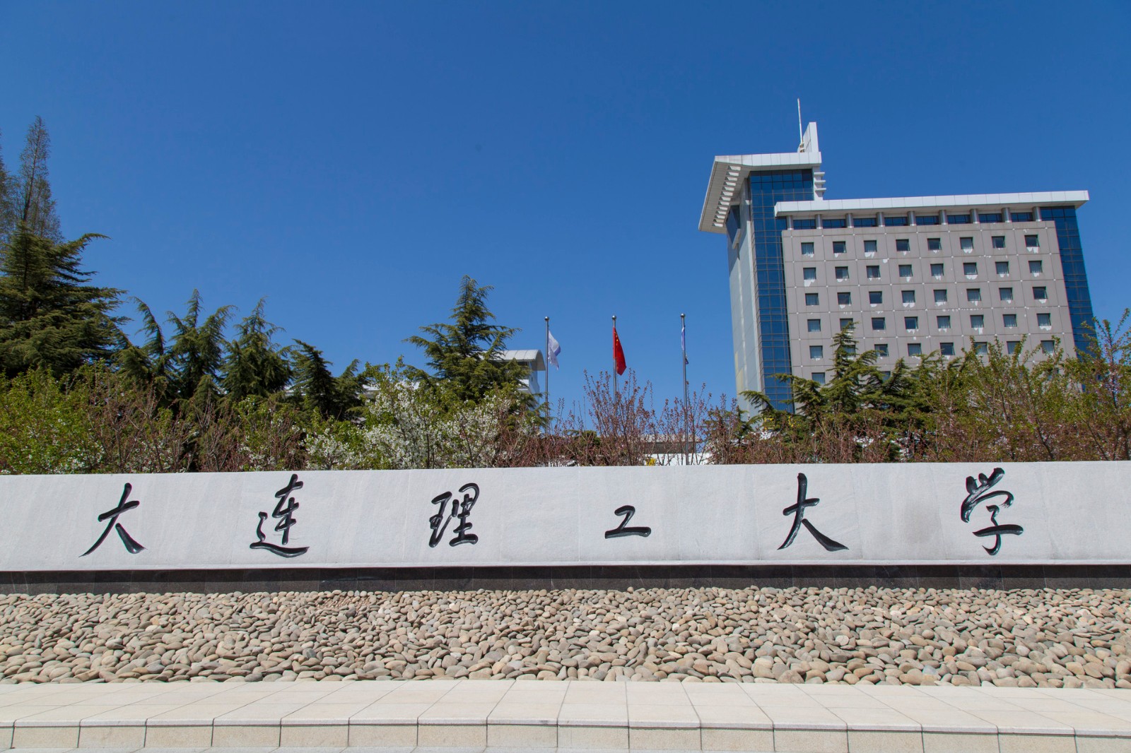 高三模考不超过400分还能上大学吗,高三模考都是450左右能考上一本吗