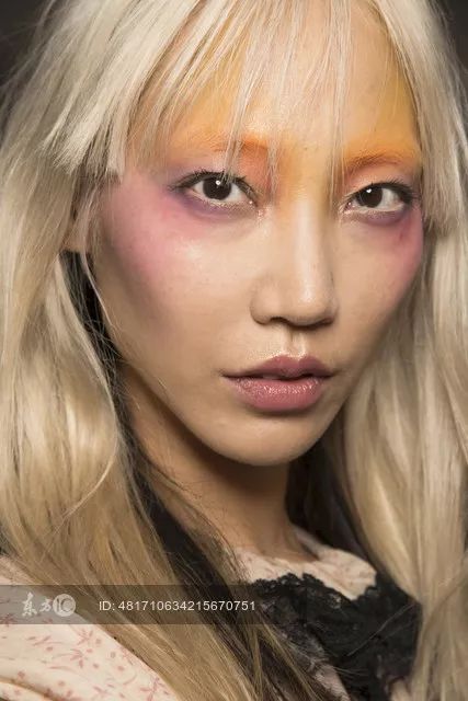 鞠婧祎李艺彤honey舞台,鞠婧祎港风复古妆容