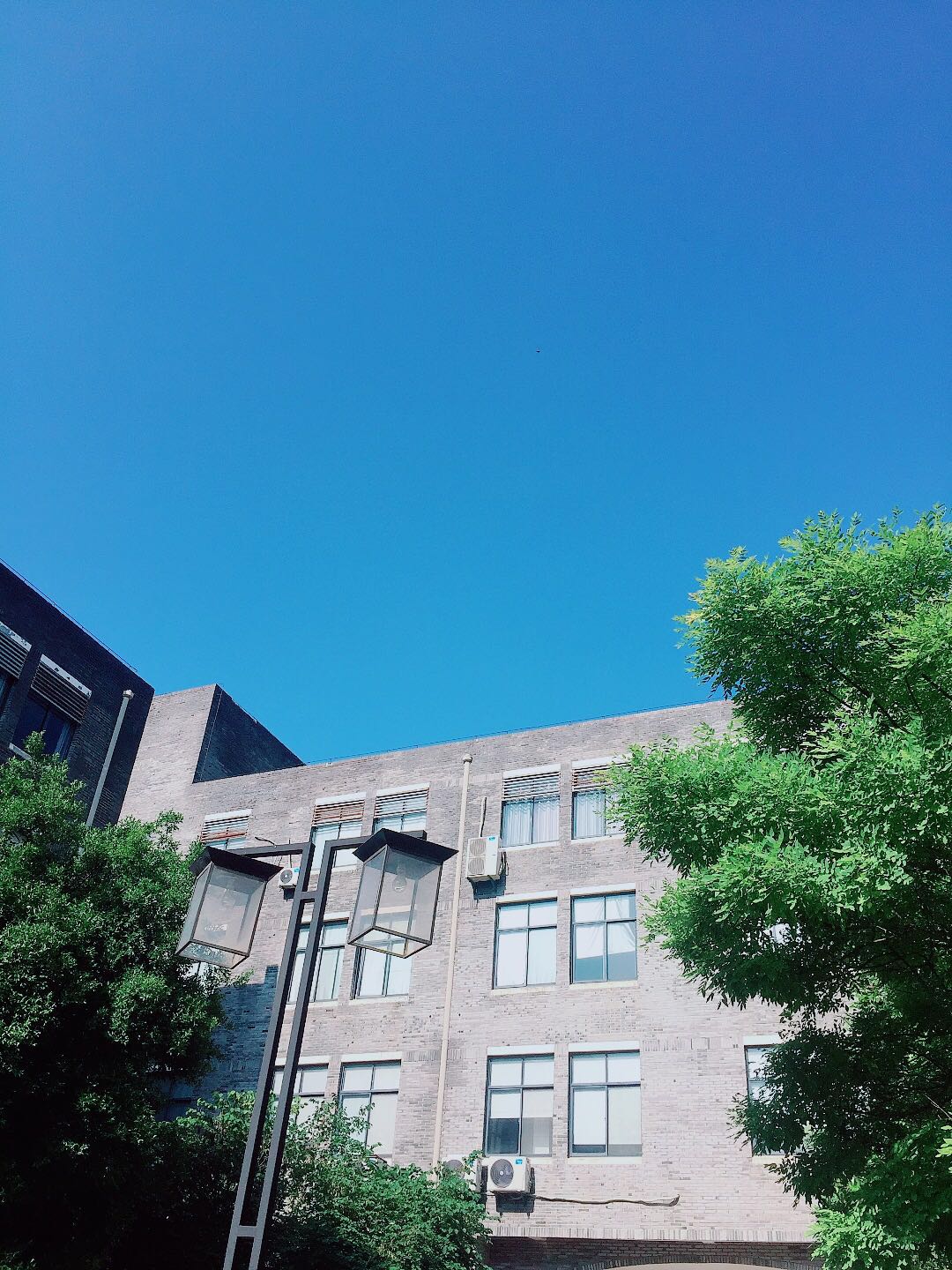 武汉这个美得像城堡一样的大学,你打卡了吗?