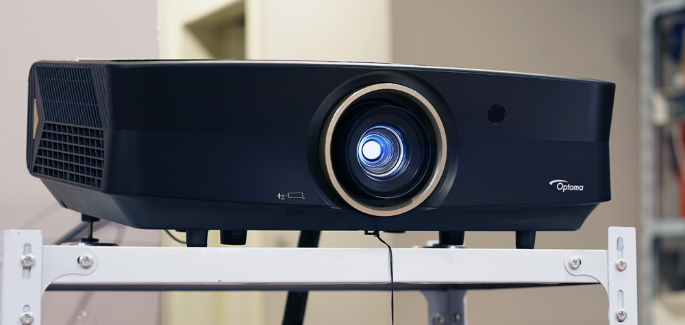 奥图码uhz886是哪年生产的,奥图码uhz886镜头是什么材质