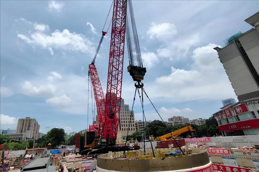 中国工程机械行业崛起,中国最大履带起重机是多少吨