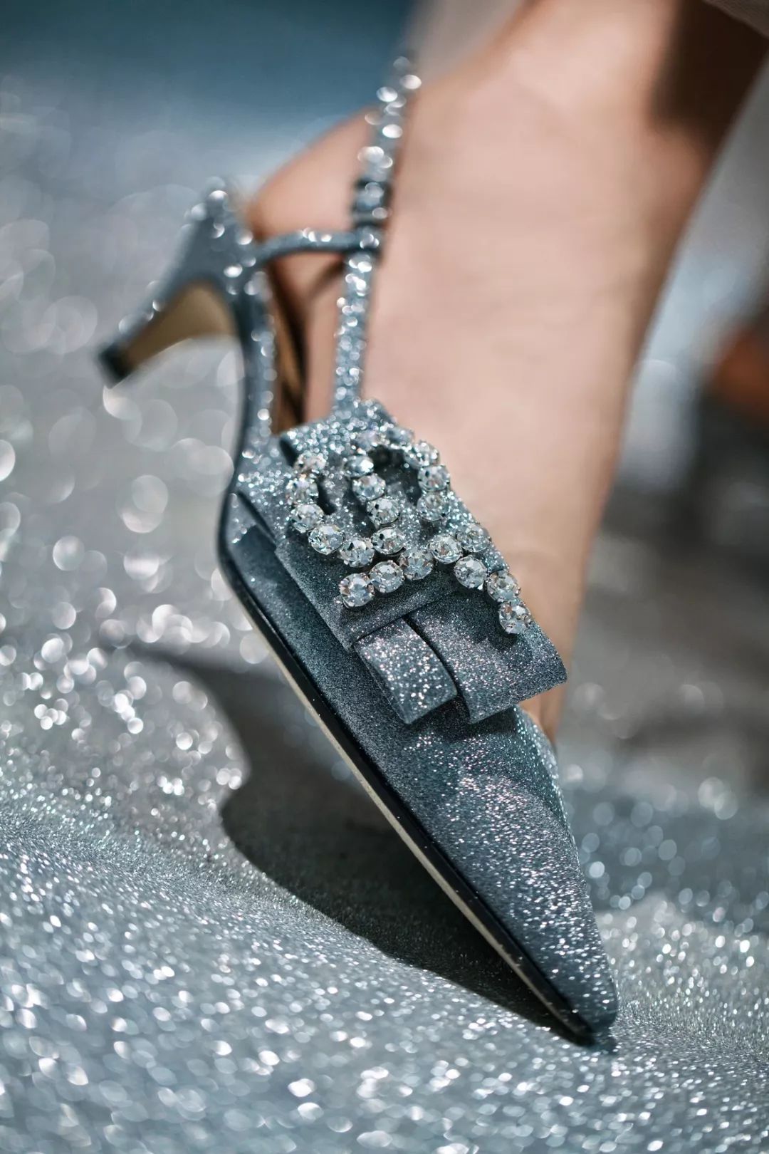 圣诞新年搞事情！Gucci豪得金光灿灿熊和狮子要抢LV吉祥物的地位