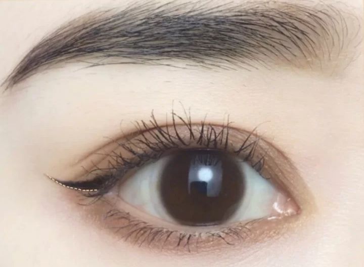 欧美眼线的画法,内眼角眼线画法