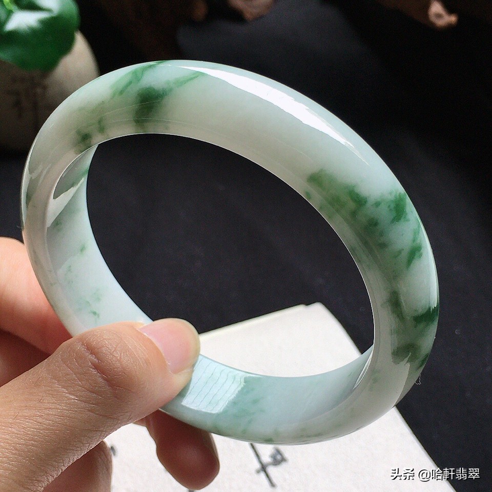 翡翠飘花戴身上会生长么,飘花翡翠戴久了变化图