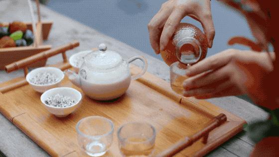 一家四口倾家荡产在山里造房隐居：3年零收入，坚持不通车