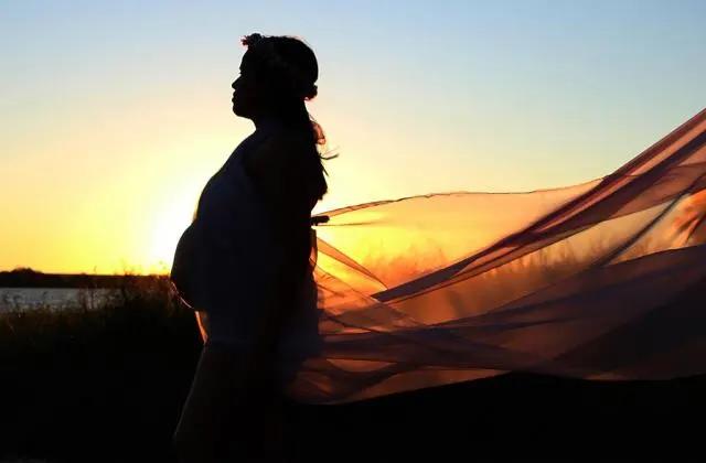 儿媳打掉孩子后悔哭了,儿媳打掉孩子婆婆心疼哭了