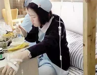 向光荣的劳动妇女致敬,向妇幼致敬的女职工