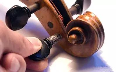 小提琴琴弦扭不动了咋办,小提琴琴轴拧不动怎么办