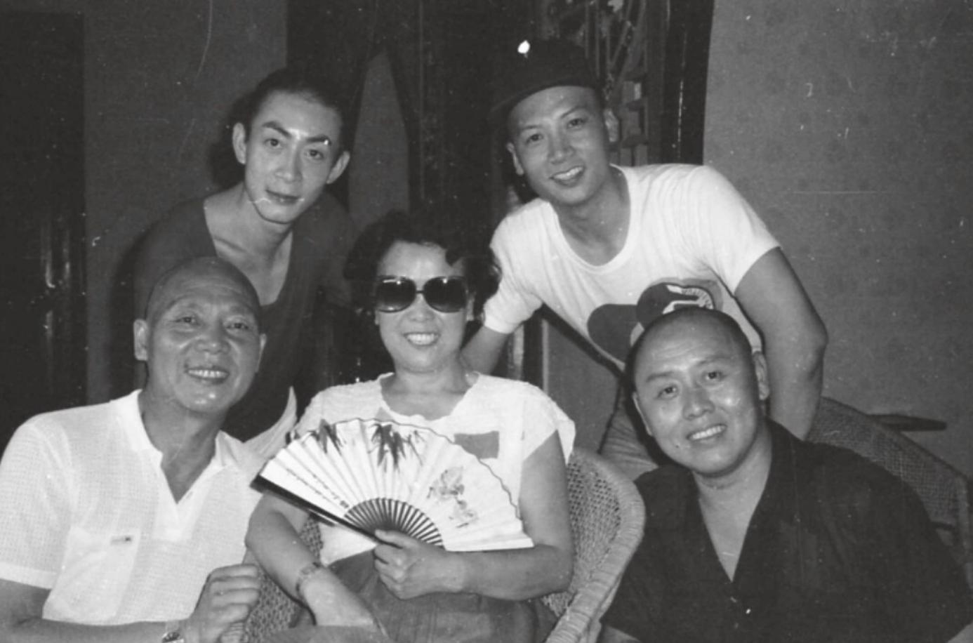 86版西游记总导演杨洁遗体追悼会,西游记导演杨洁给六小龄童示范