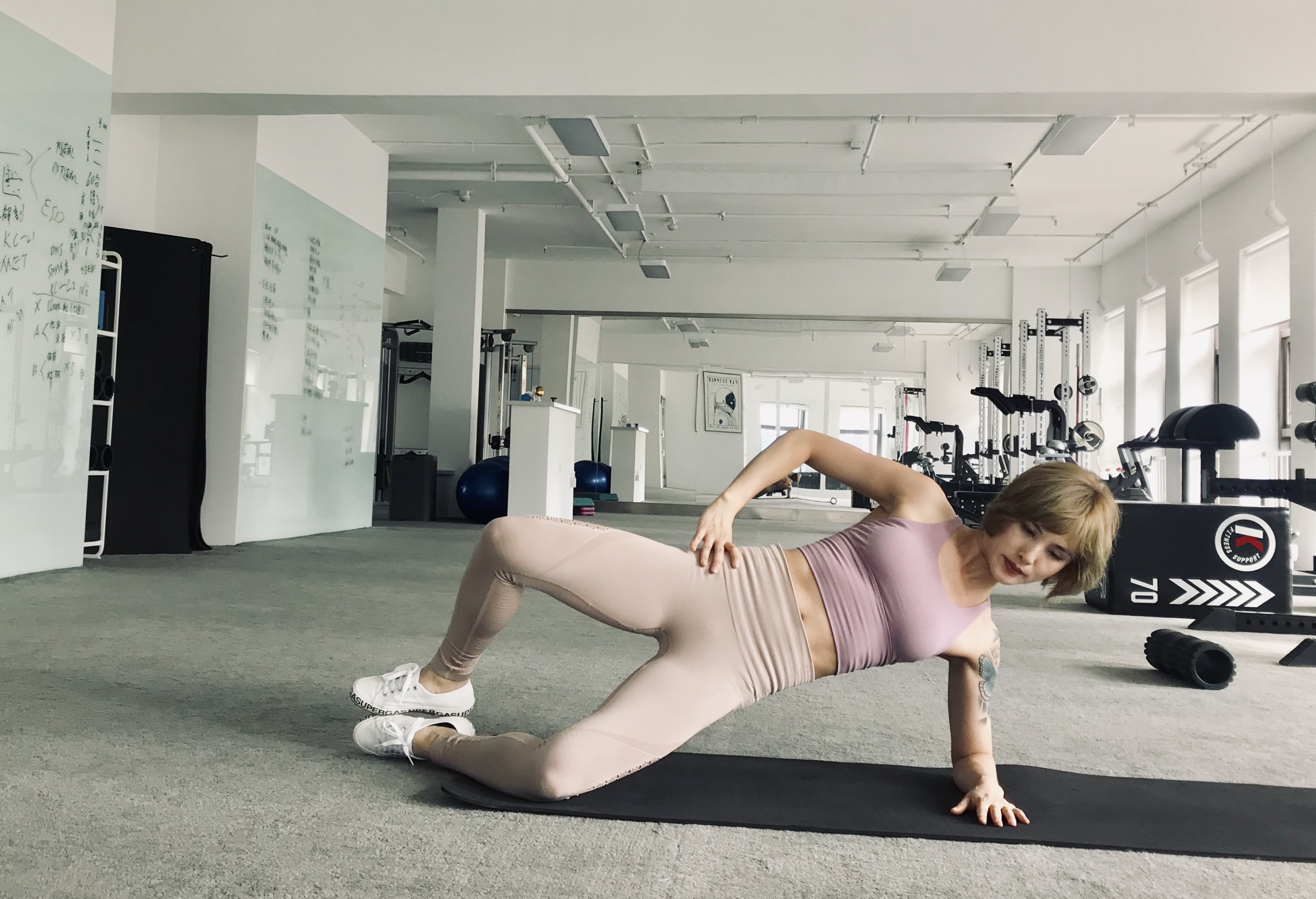 臀中肌阔筋膜张肌怎么锻炼,臀部凹陷松解筋膜