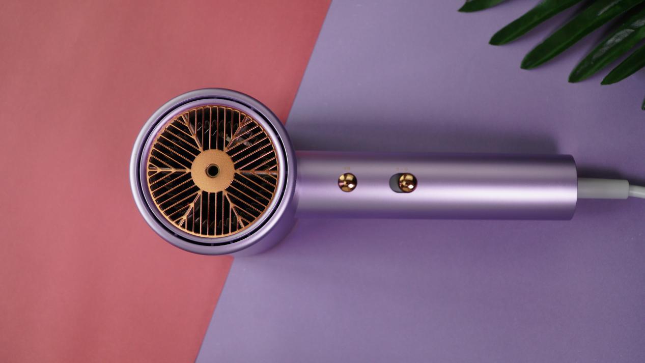 22岁关晓彤和杨紫谁漂亮,关晓彤杨紫同框哪个更美