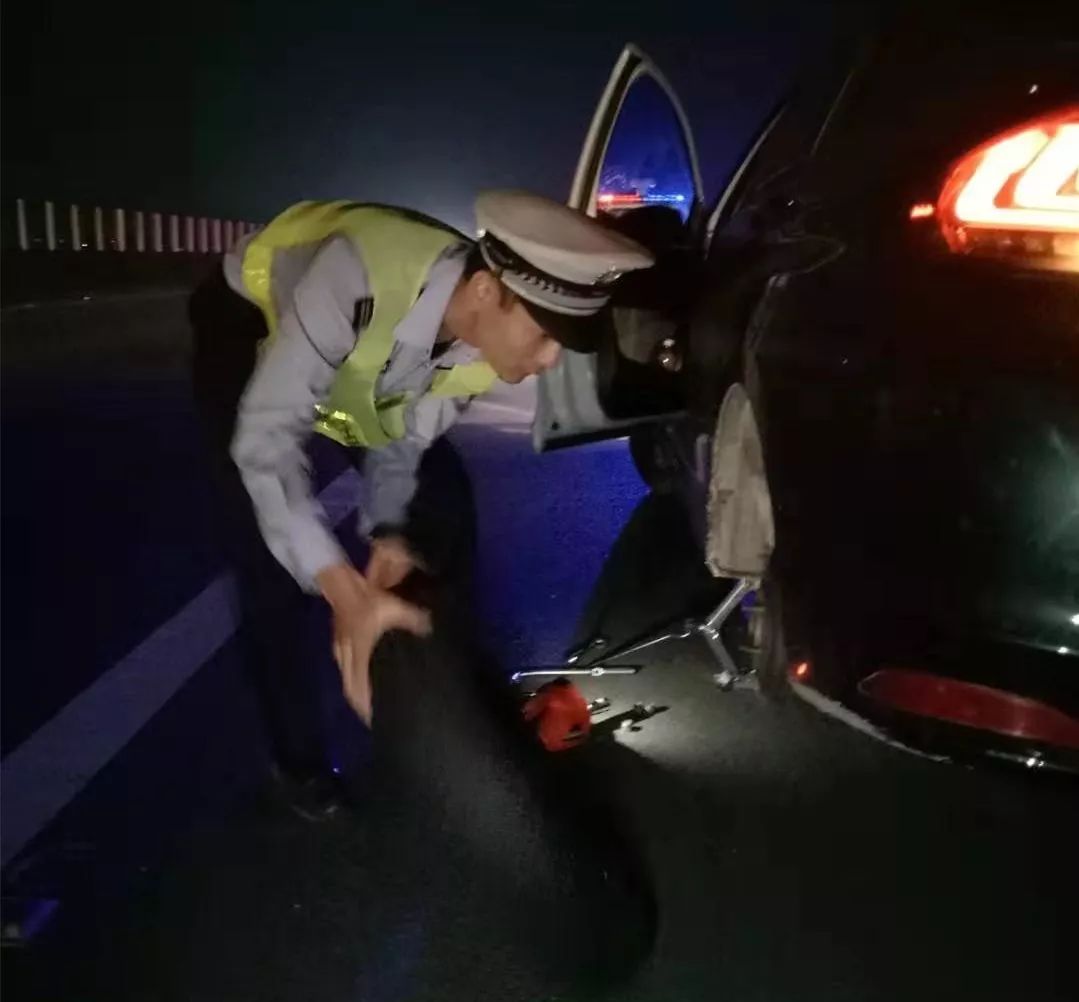 女学员挂科崩溃大哭,女学员挂科崩溃