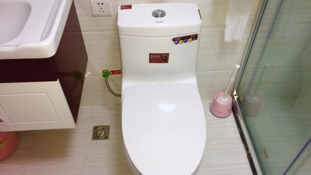 马桶怎么冲水才是正确的,马桶冲水方式如何选择