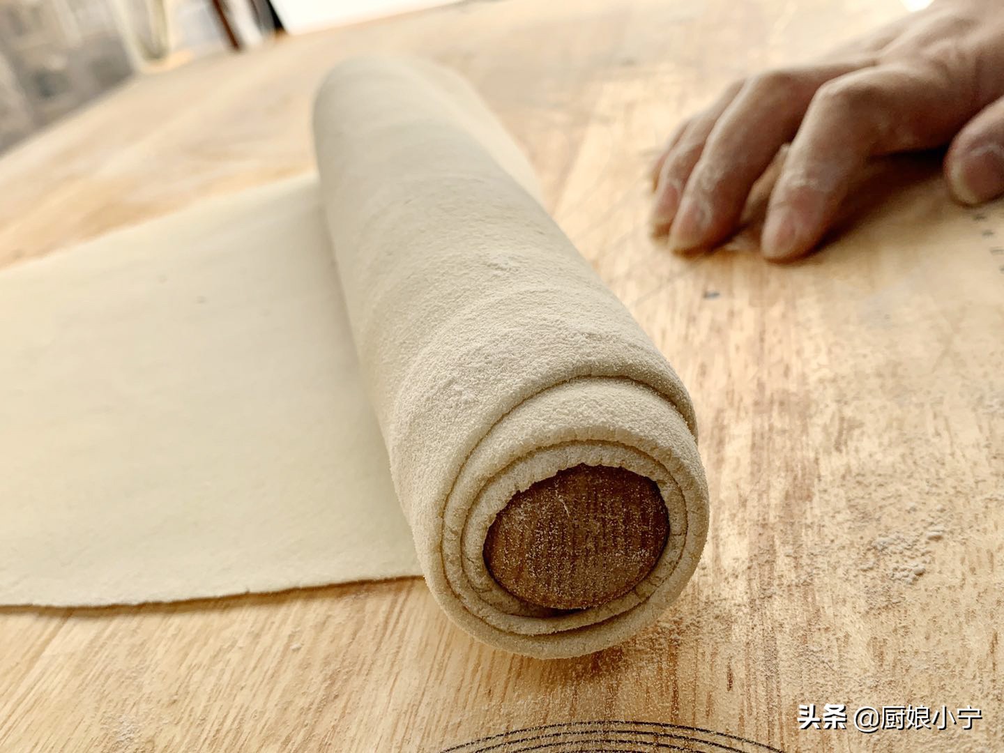 手擀面爽滑劲道有妙招,这样做不断不糟不发硬,北方老一辈做法