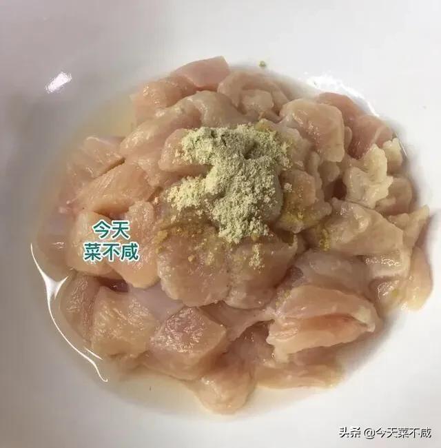 厨师长教你鸡肉、猪肉、牛肉的上浆秘籍，炒啥肉都鲜嫩爽滑还多汁