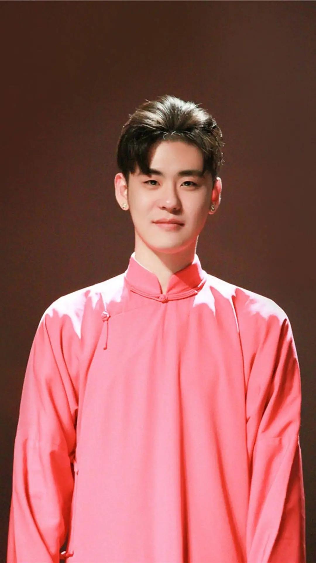 张云雷原来的发型,张云雷换了发型才火的