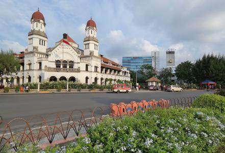 爪哇岛是全国人口最稀疏的地区吗,爪哇岛人口多的地方