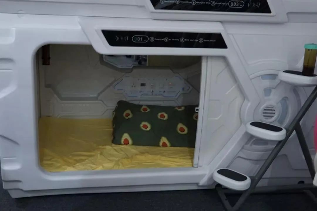 网红参加盛典,网红聚集参加宴会