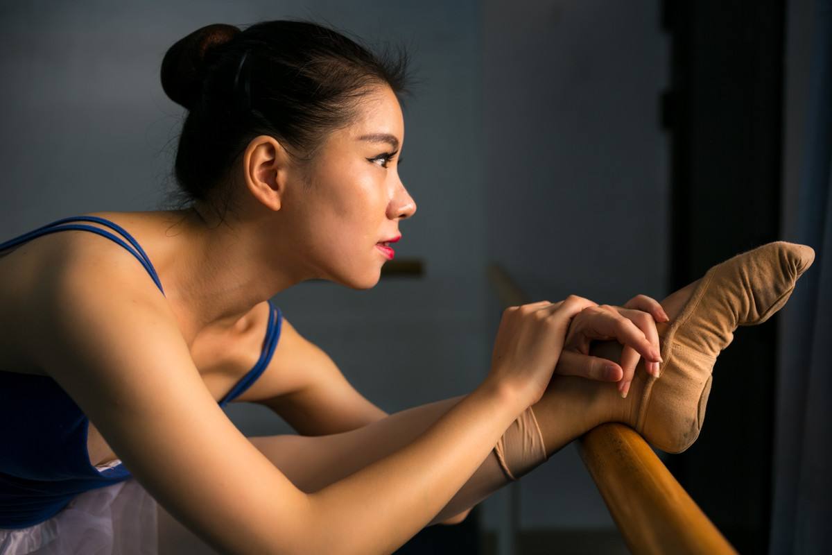 漫展掀女生裙子男生致歉,16岁女孩广东漫展