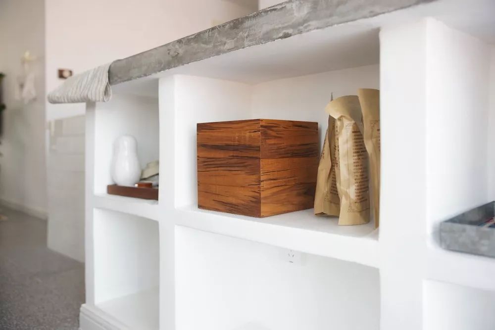 用水泥砌橱柜,用粘土做迷你橱柜