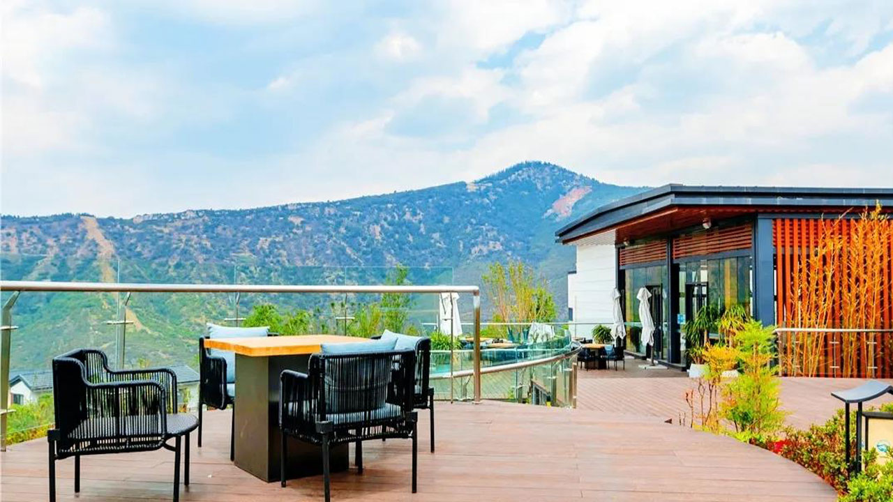 云南一家可以看到雪山的咖啡店,云南伴山咖啡馆