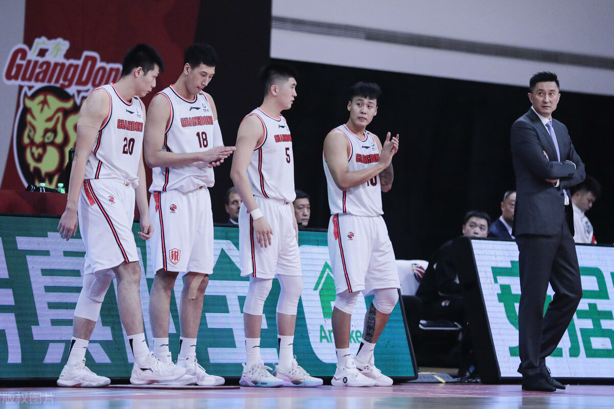 李楠回应消极比赛,李楠训斥黄荣奇