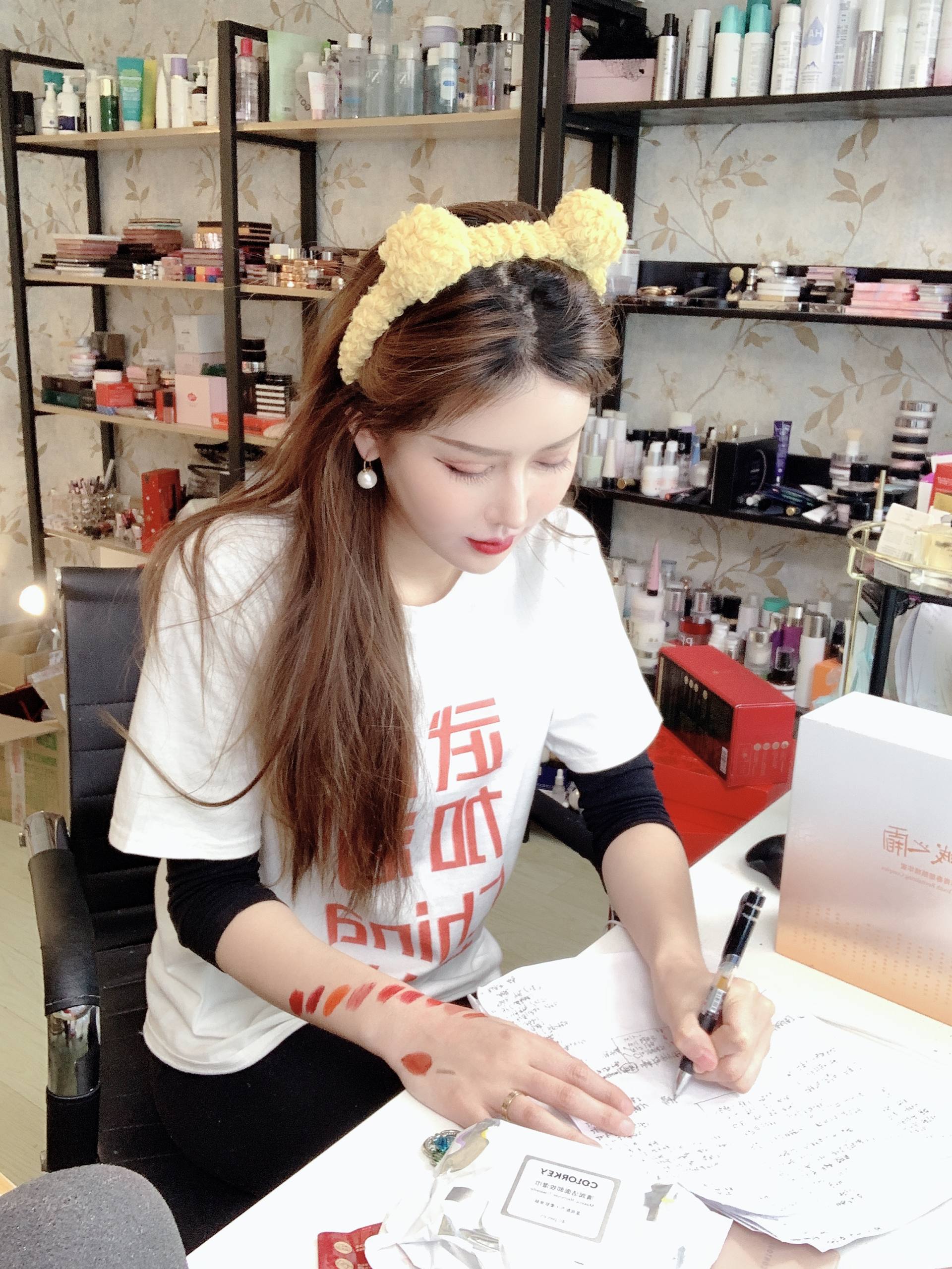 从化妆主播开始征服演艺圈,从化妆师到化妆讲师