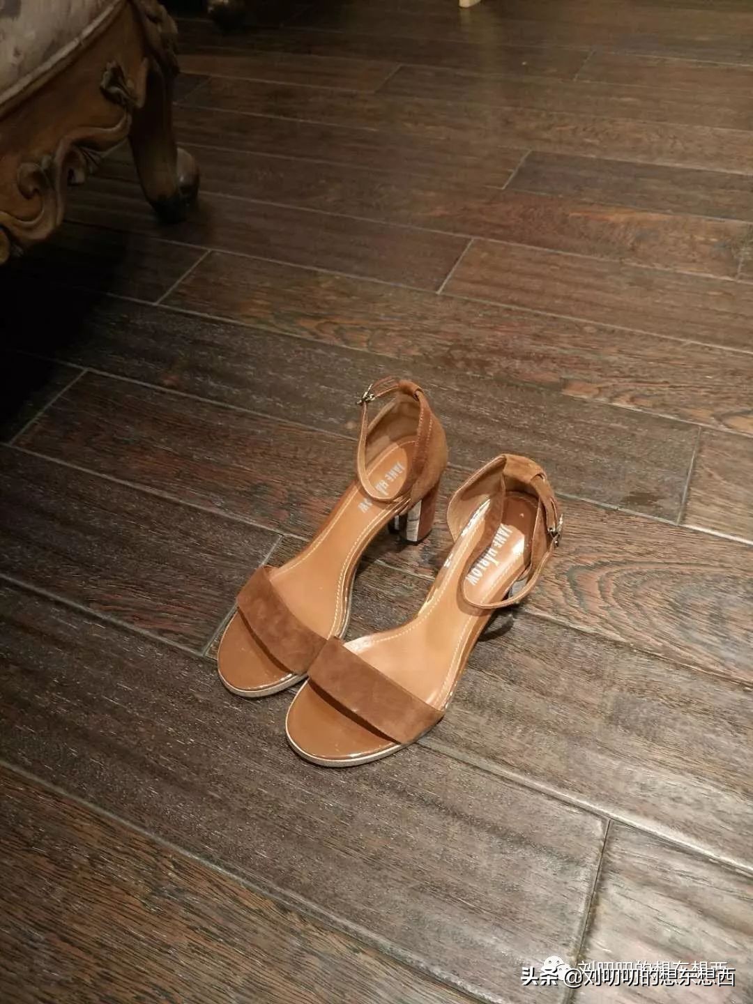 亮橘色穿搭,一日一look怎么搭配衣服