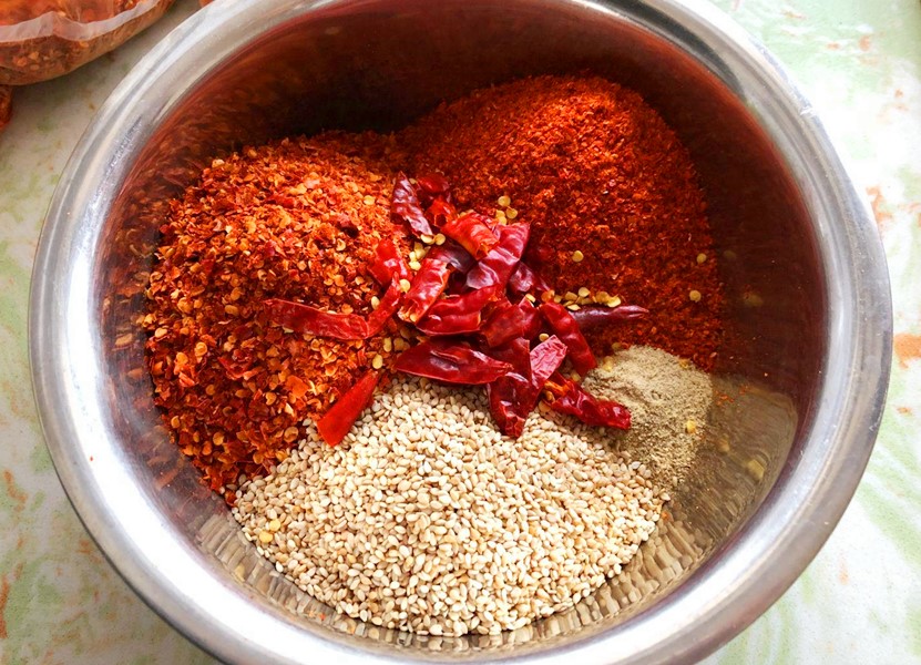 炸辣椒油油少了可以炸两次吗,炸辣椒油剩下的材料还能做啥