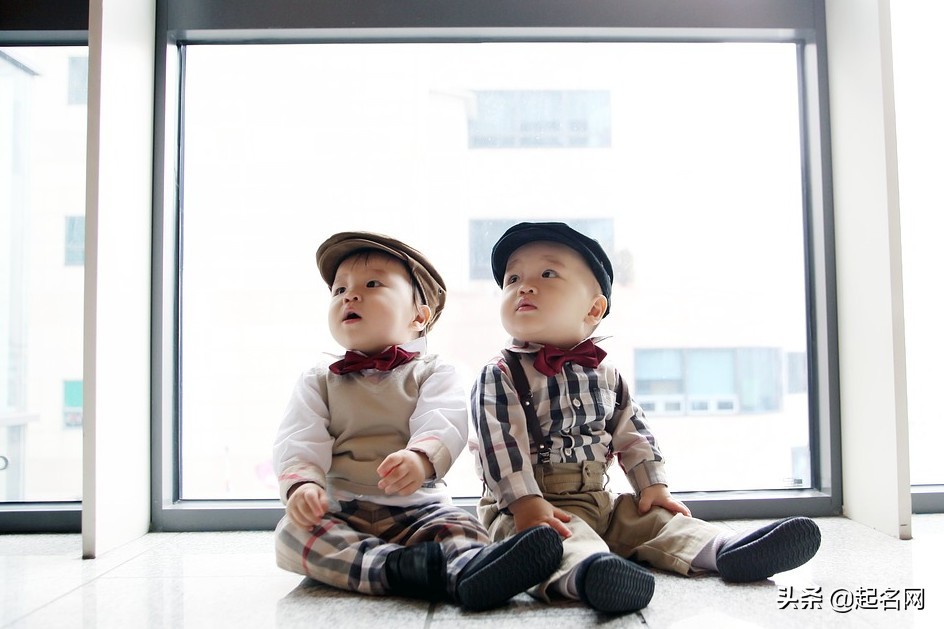 成字的双胞胎男孩名字,成姓双胞胎男孩取名字怎么取
