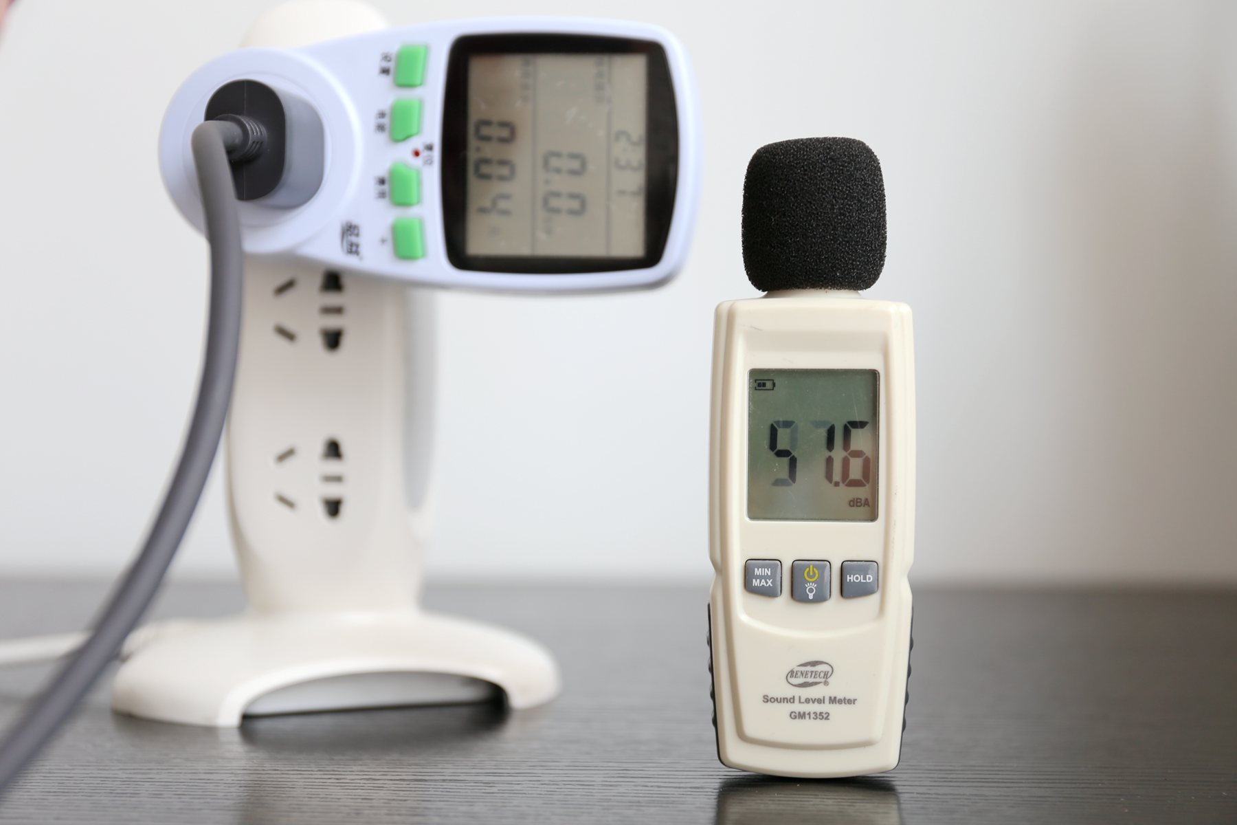 戴森dyson supersonic 吹风机hd08 (戴森吹风机和莱克涡扇吹风机对比)