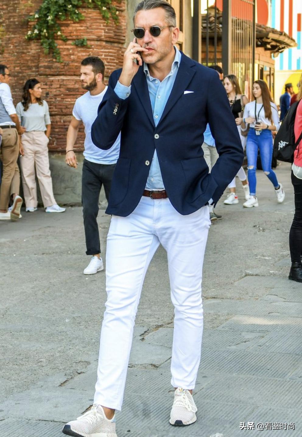 男士白色牛仔裤搭什么鞋,男士宽松白色阔腿牛仔裤