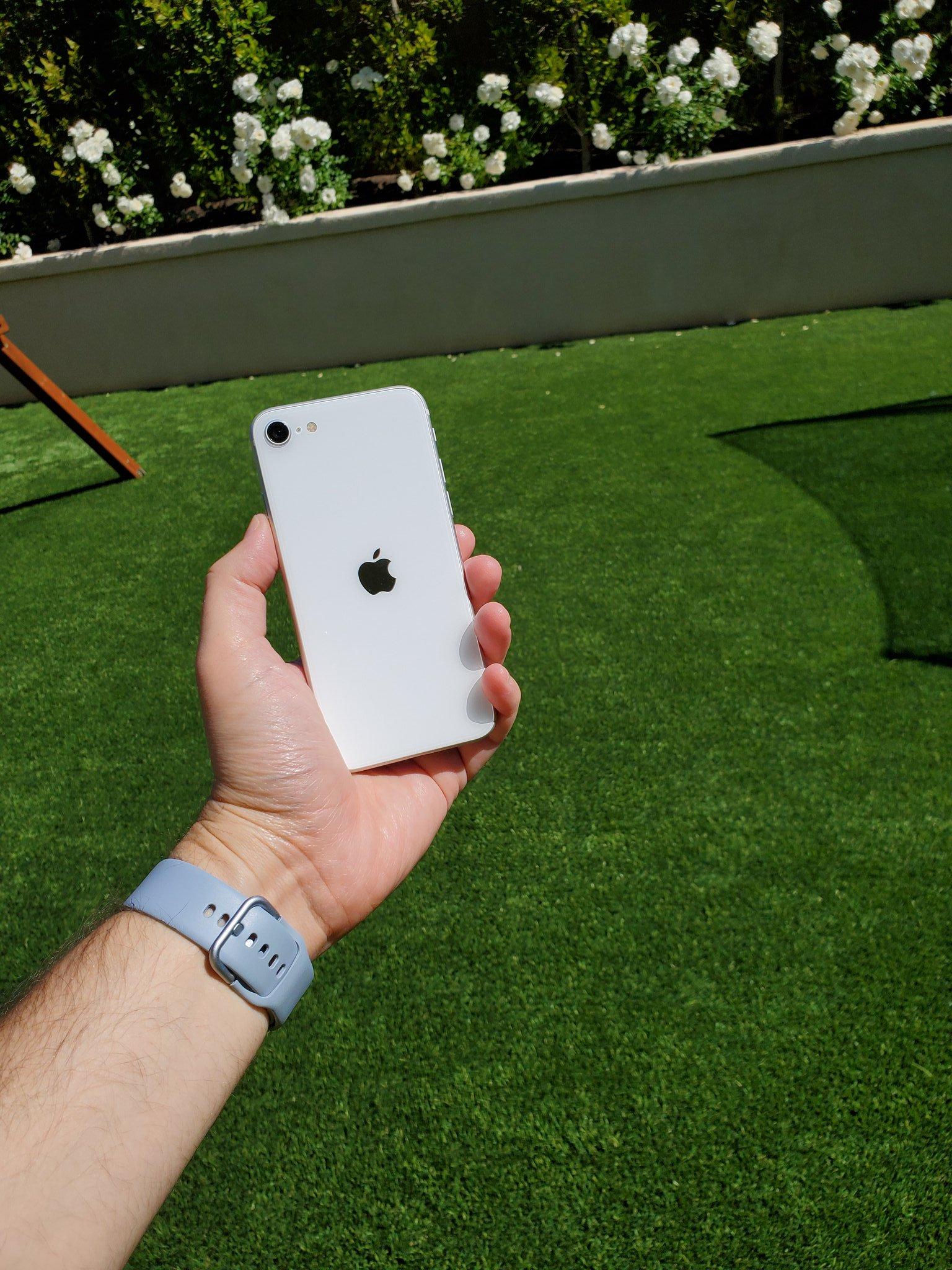 被指责为清库存的“电子垃圾”，iPhoneSE为何能卖这么火？