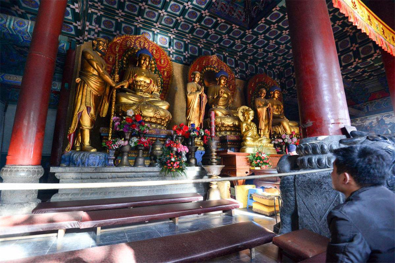 全家人去五台山祈福,全家带孩子去寺庙祈福