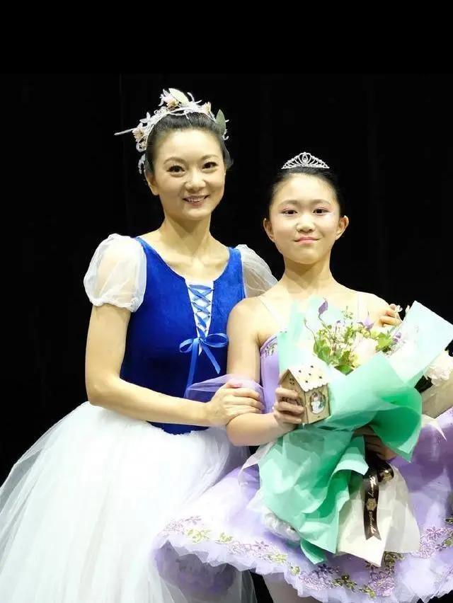 陈婷张艺谋与岳母合影,陈婷为什么嫁给张艺谋