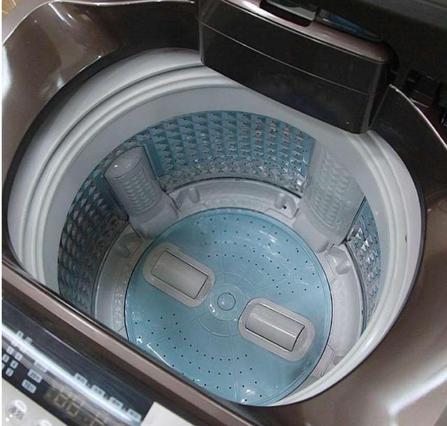 洗衣机下有个小暗格怎样清洗污垢,洗衣机需要定期清理哪些部位图示