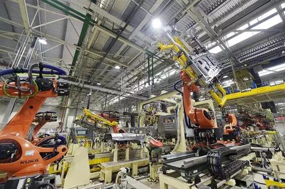 上汽红岩金刚高温爬坡,红岩自卸车名牌