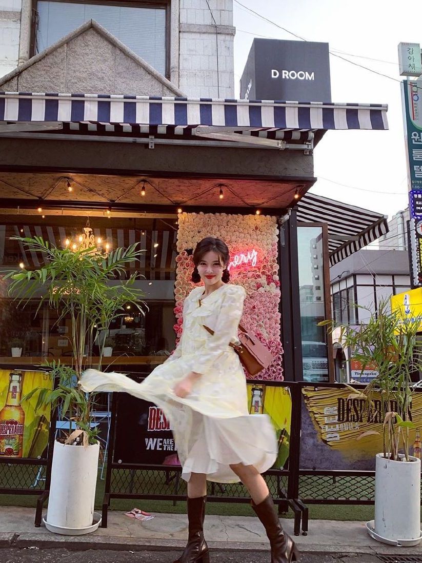 金泫雅演绎2020复古牛仔造型时尚,金泫雅babe碎花裙