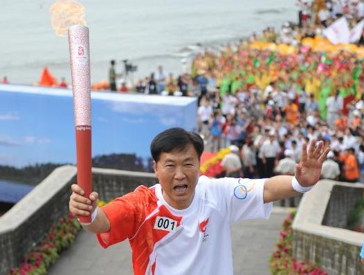 致敬逝去的球王,乒乓球32届世乒赛冠军郗恩庭