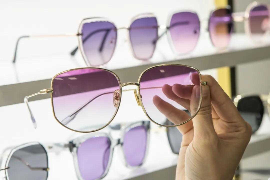 蔡司依视路眼镜店一般打几折,眼镜店蔡司依视路几折