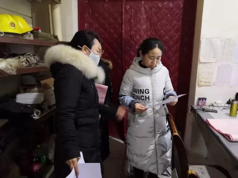 社区网格员抗击疫情典型案例,社区众志成城抗击疫情工作报告